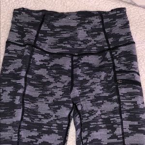 Title Nine Black & Grey Patterned 7/8 Leggings